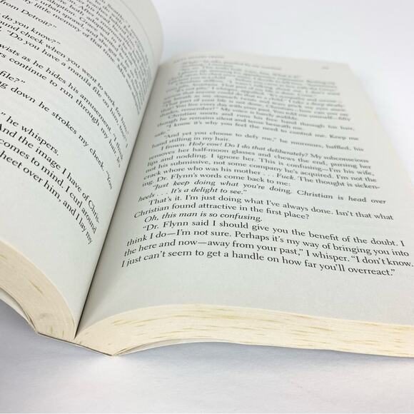 Fifty Shades Freed E.L. James 3rd Book in the Trilogy Romance Vintage Books 2011 - Picture 8 of 9